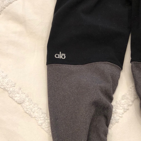 ALO ruching yoga goddess pants - Picture 4 of 4